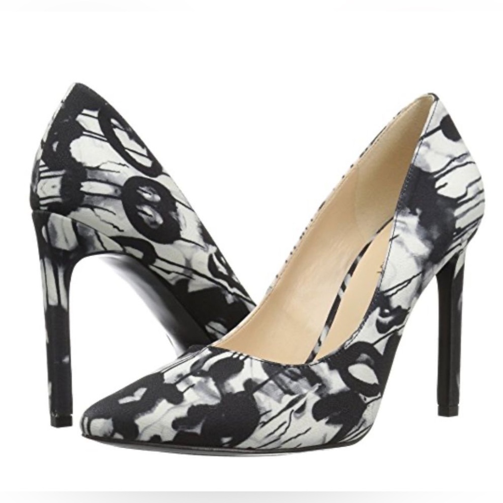 Nine West Pumps Abstract Graphite Size 8 | Black and White